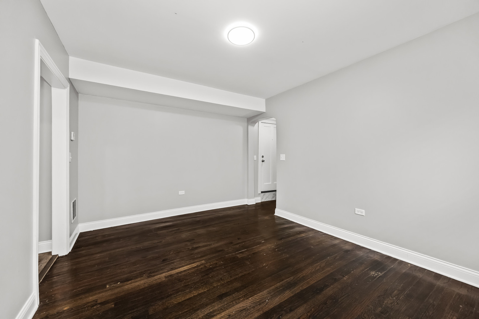 2207-09 N Mango Avenue Property Photo 4