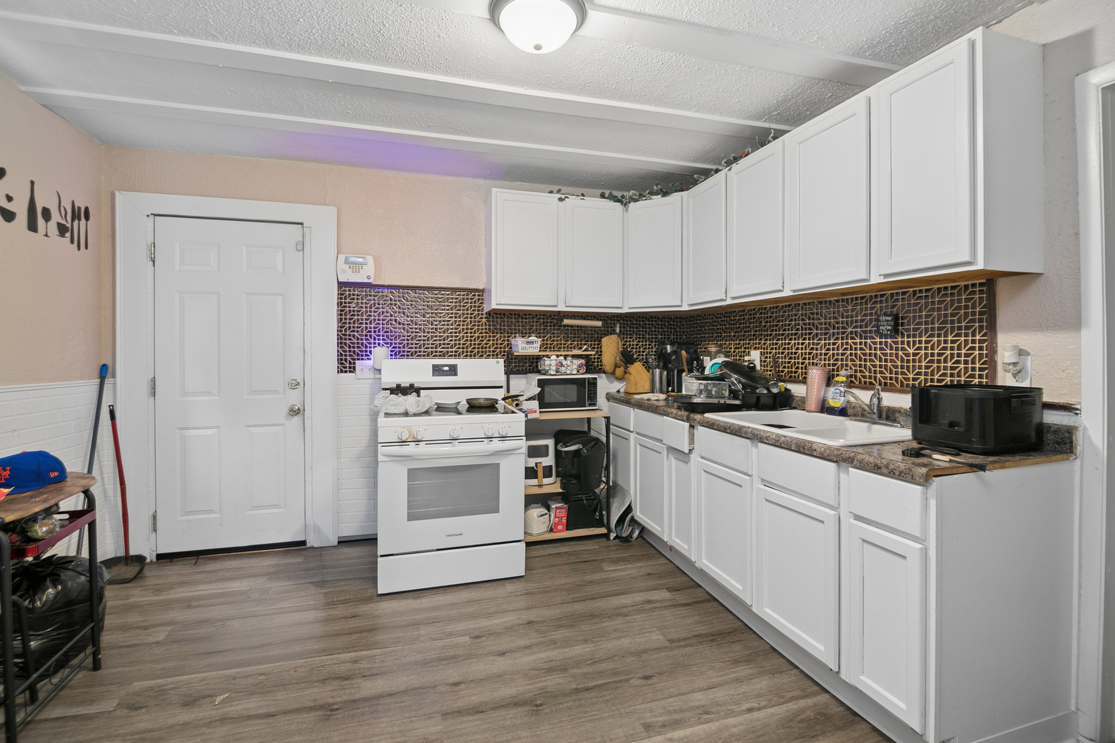 768 N Indiana Avenue Property Photo 3