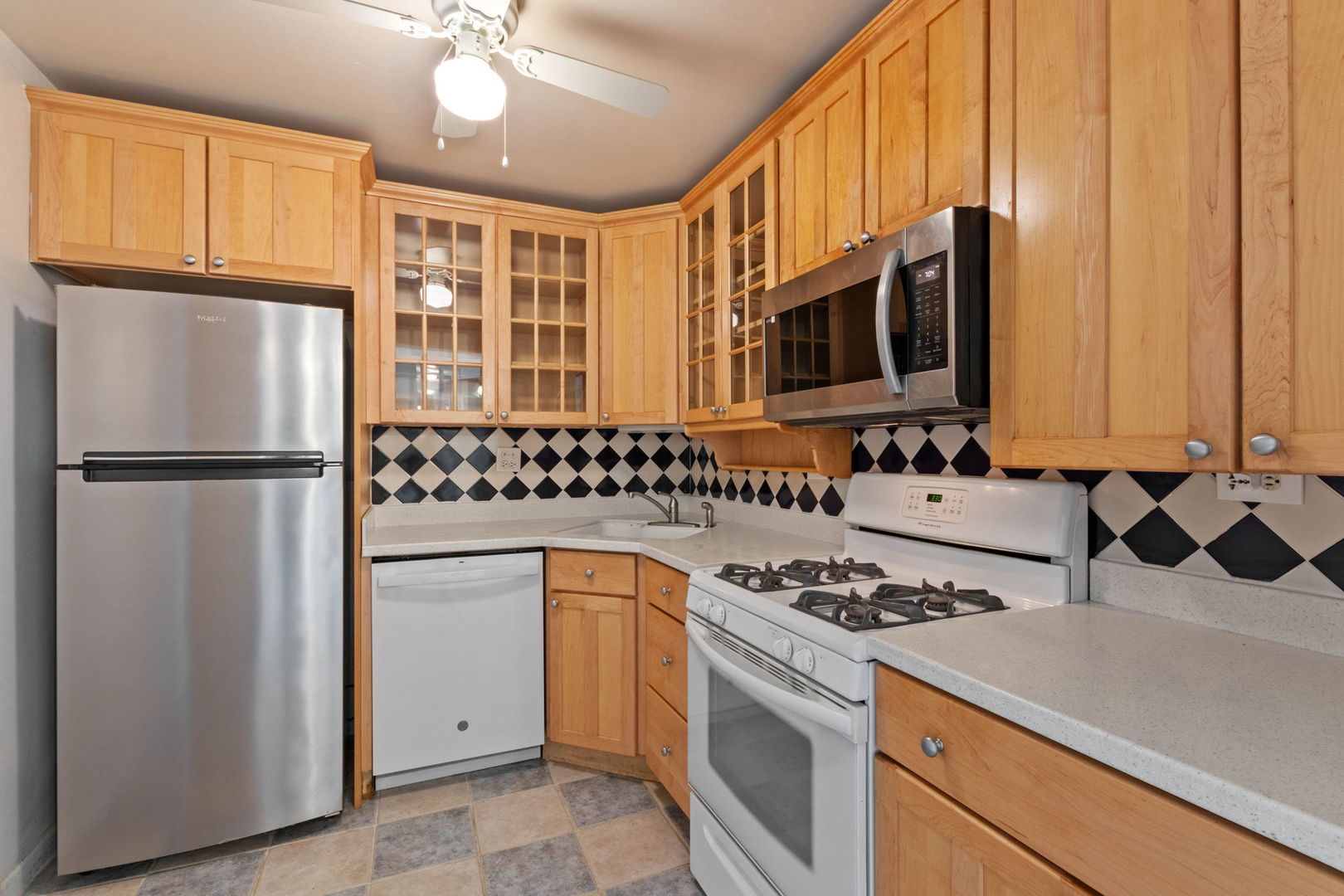 2100 Valencia Drive 300b Property Photo 8