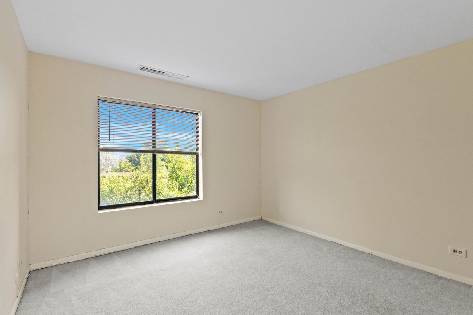 2100 Valencia Drive 300b Property Photo 11
