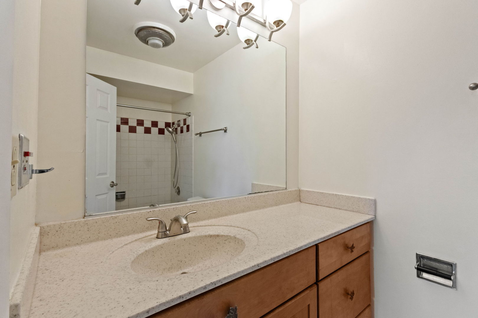 2100 Valencia Drive 300b Property Photo 23