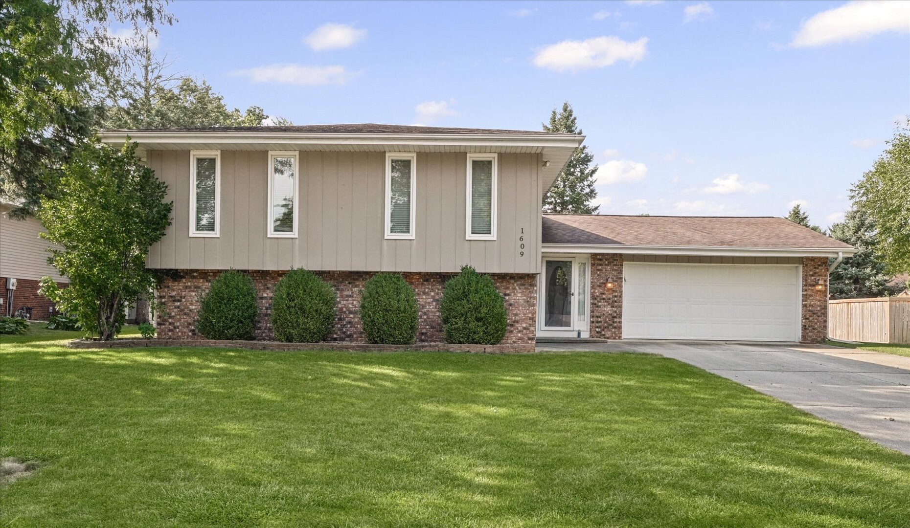 1609 Erin Drive Property Photo 1