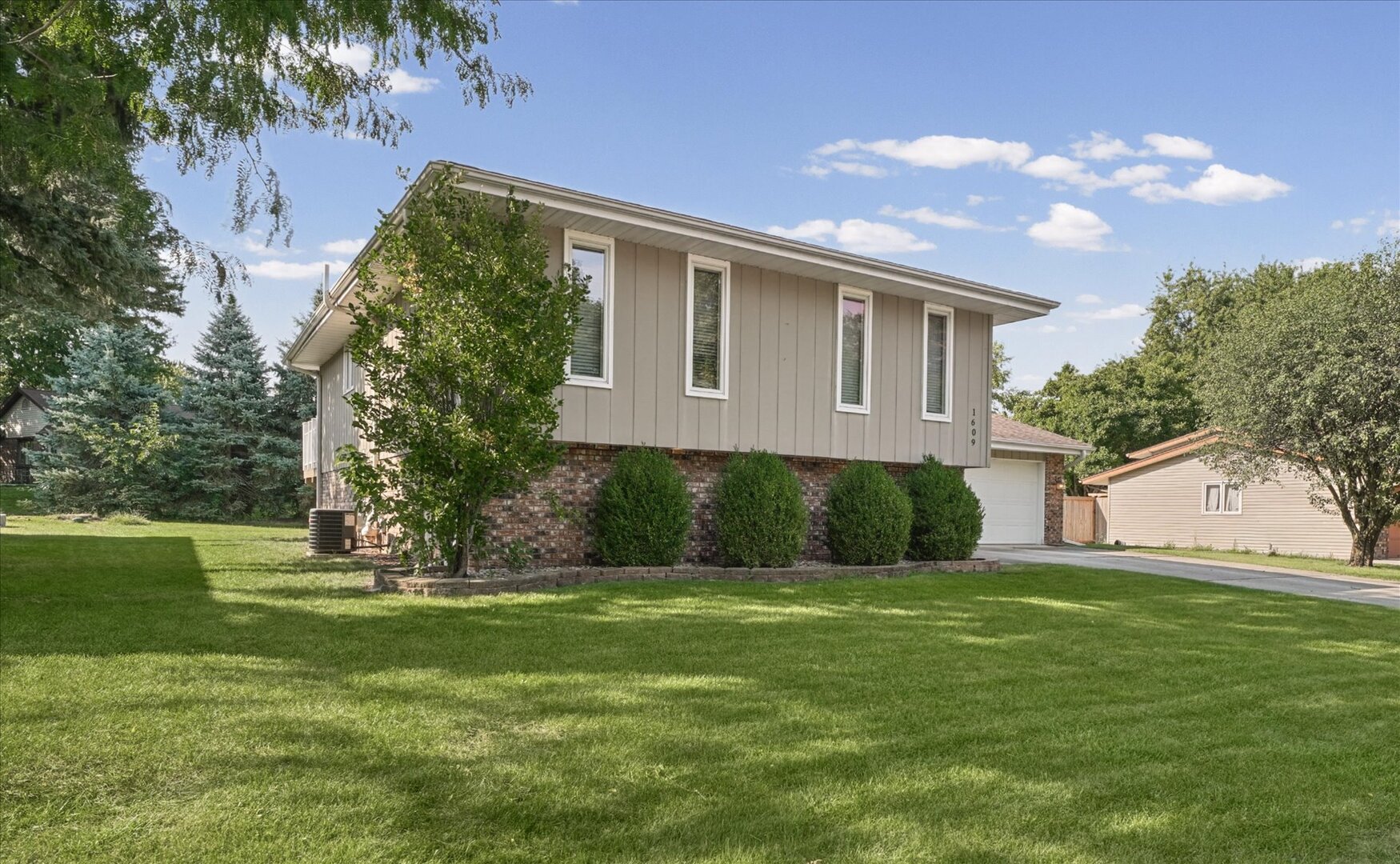 1609 Erin Drive Property Photo 2
