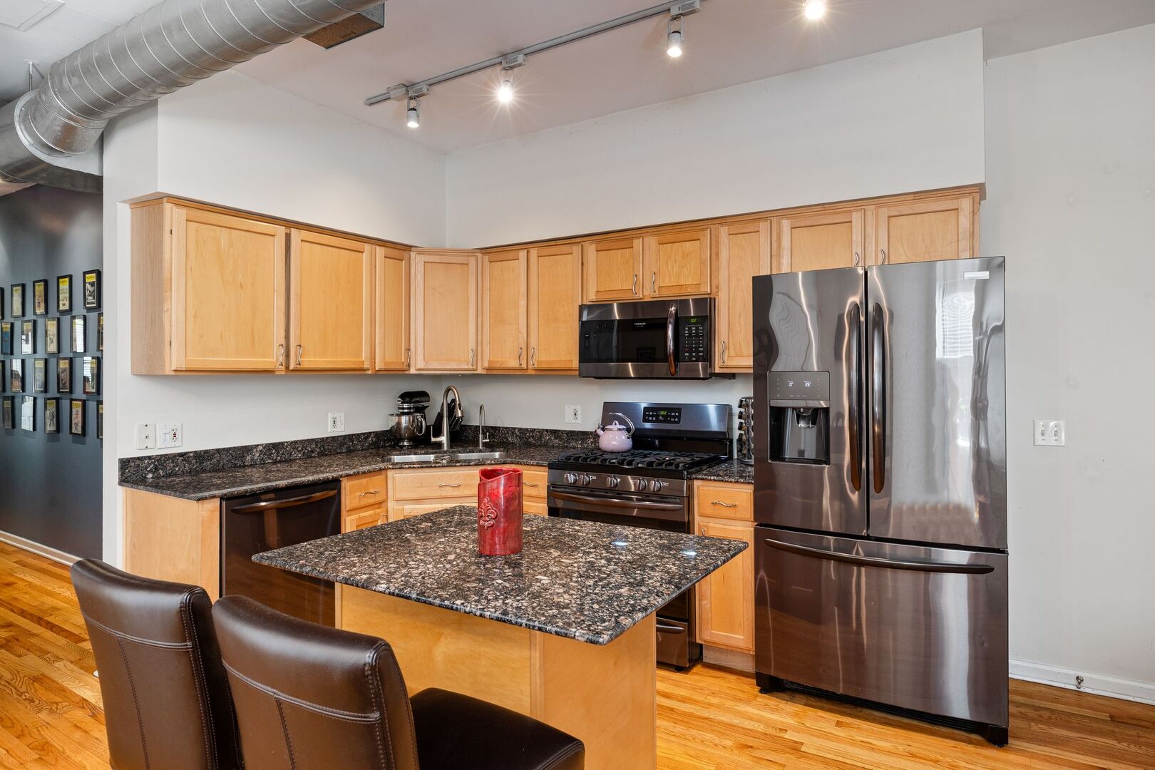 1025 W Balmoral Avenue 2b Property Photo 6