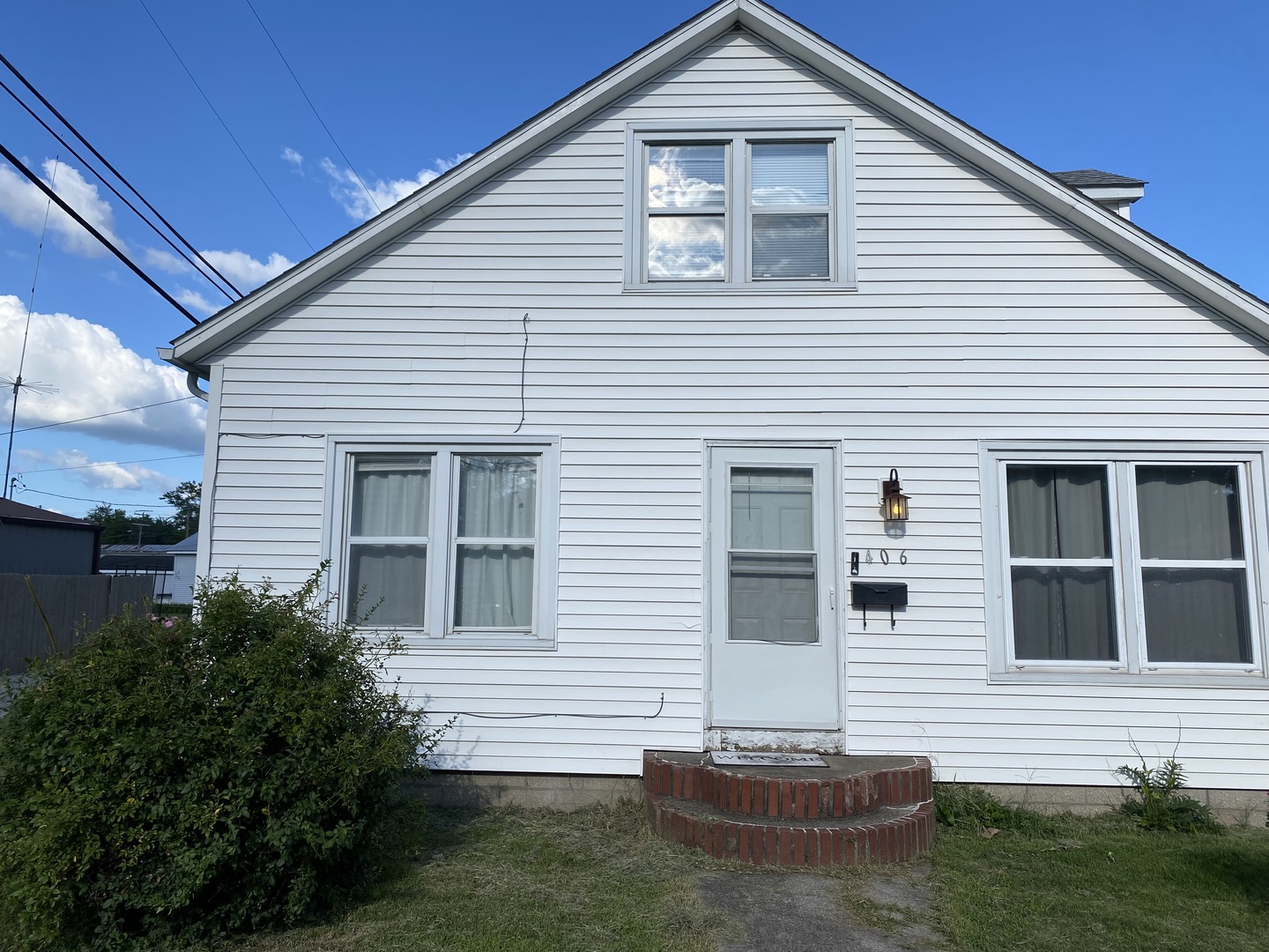 406 S Douglas Street Property Photo 1