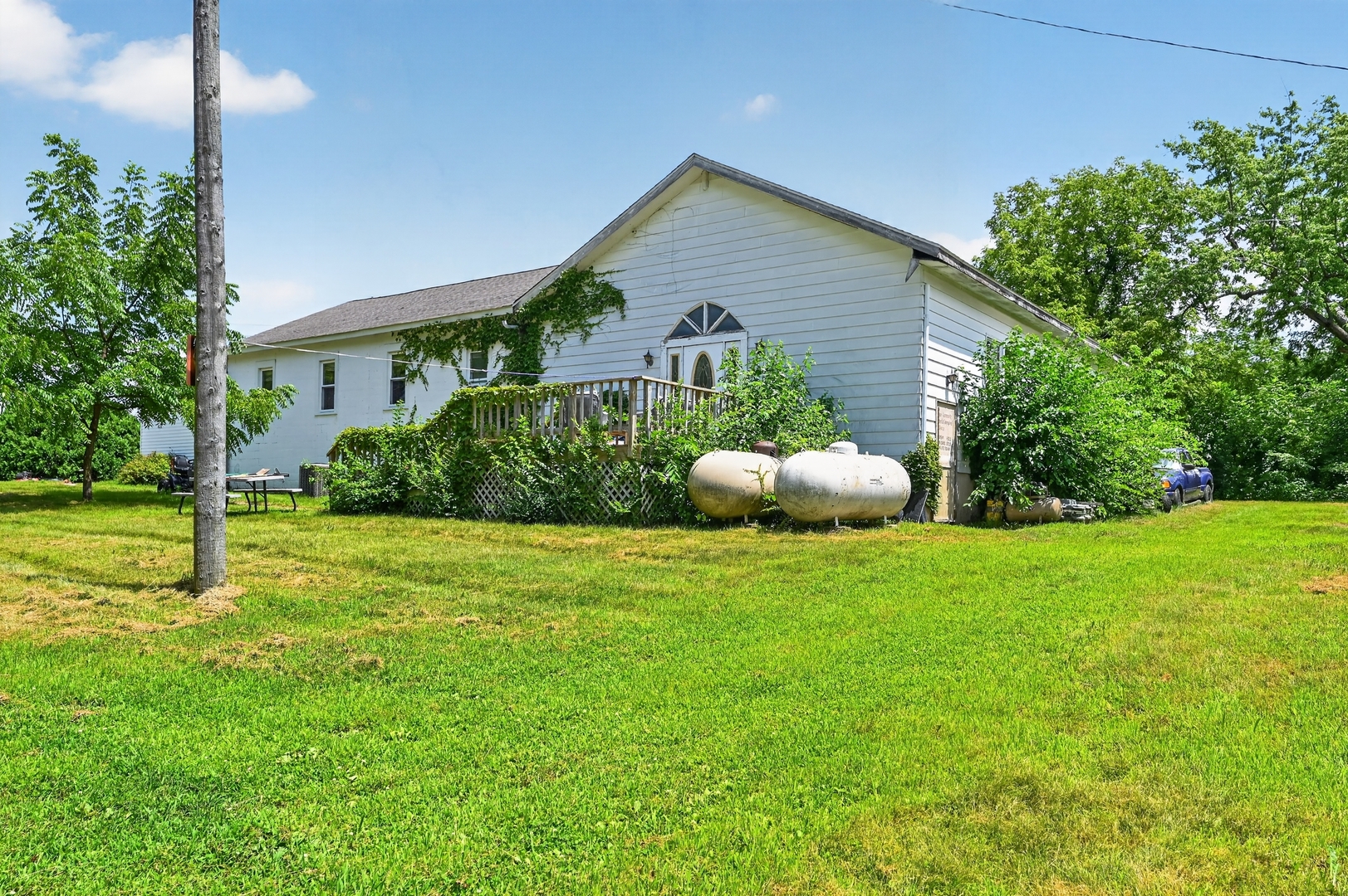 2067 Shaw Road Property Photo 3