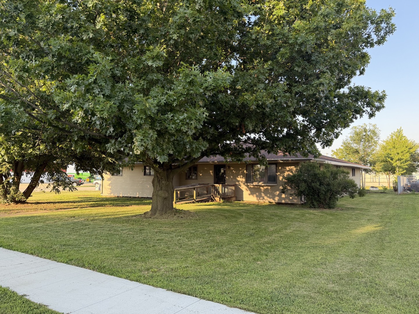 694 N Elm Street Property Photo 2