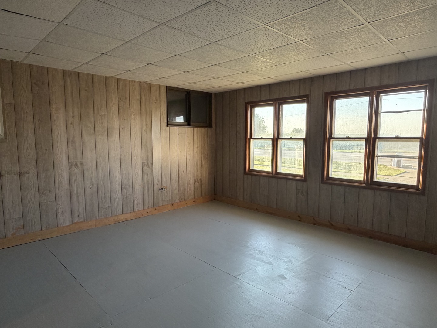 694 N Elm Street Property Photo 17