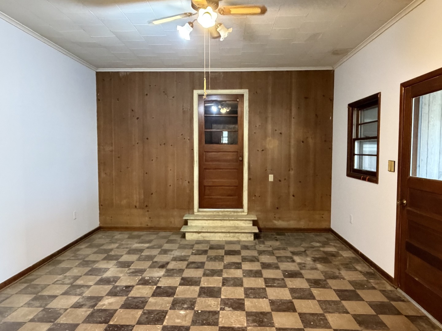 694 N Elm Street Property Photo 19