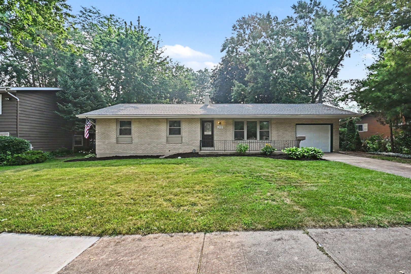 209 Maureen Drive Property Photo 1
