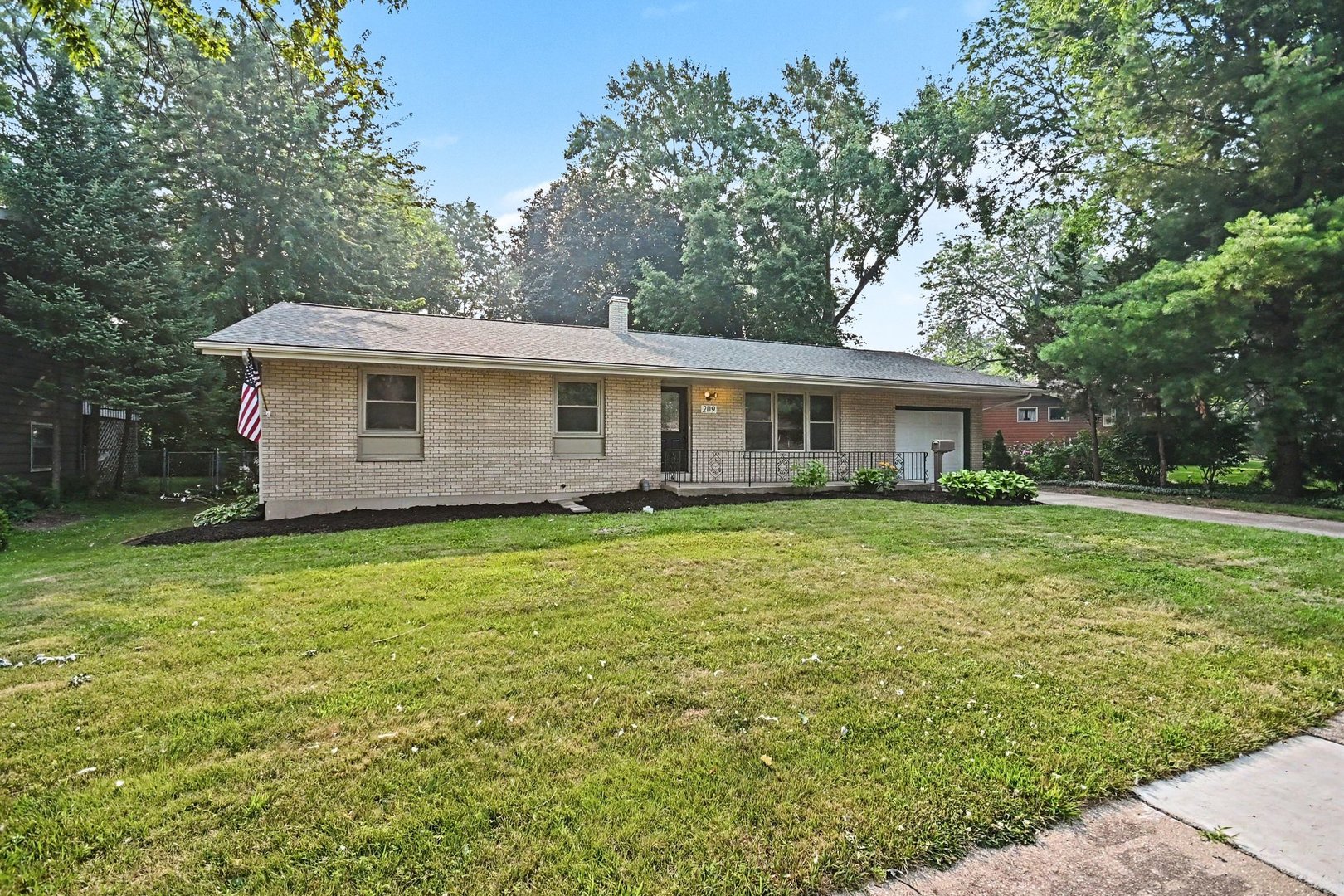 209 Maureen Drive Property Photo 2