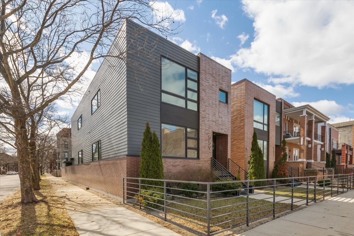 559 E 50th Street Property Photo