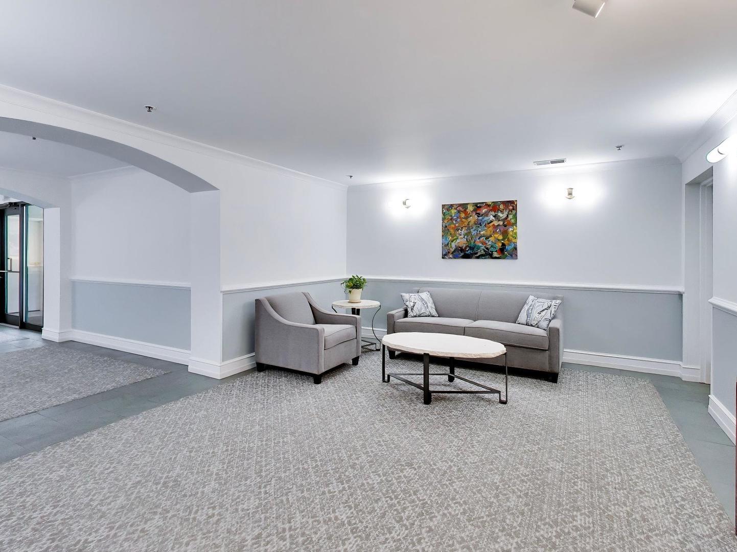 1107 Greenleaf Avenue 2i Property Photo 3
