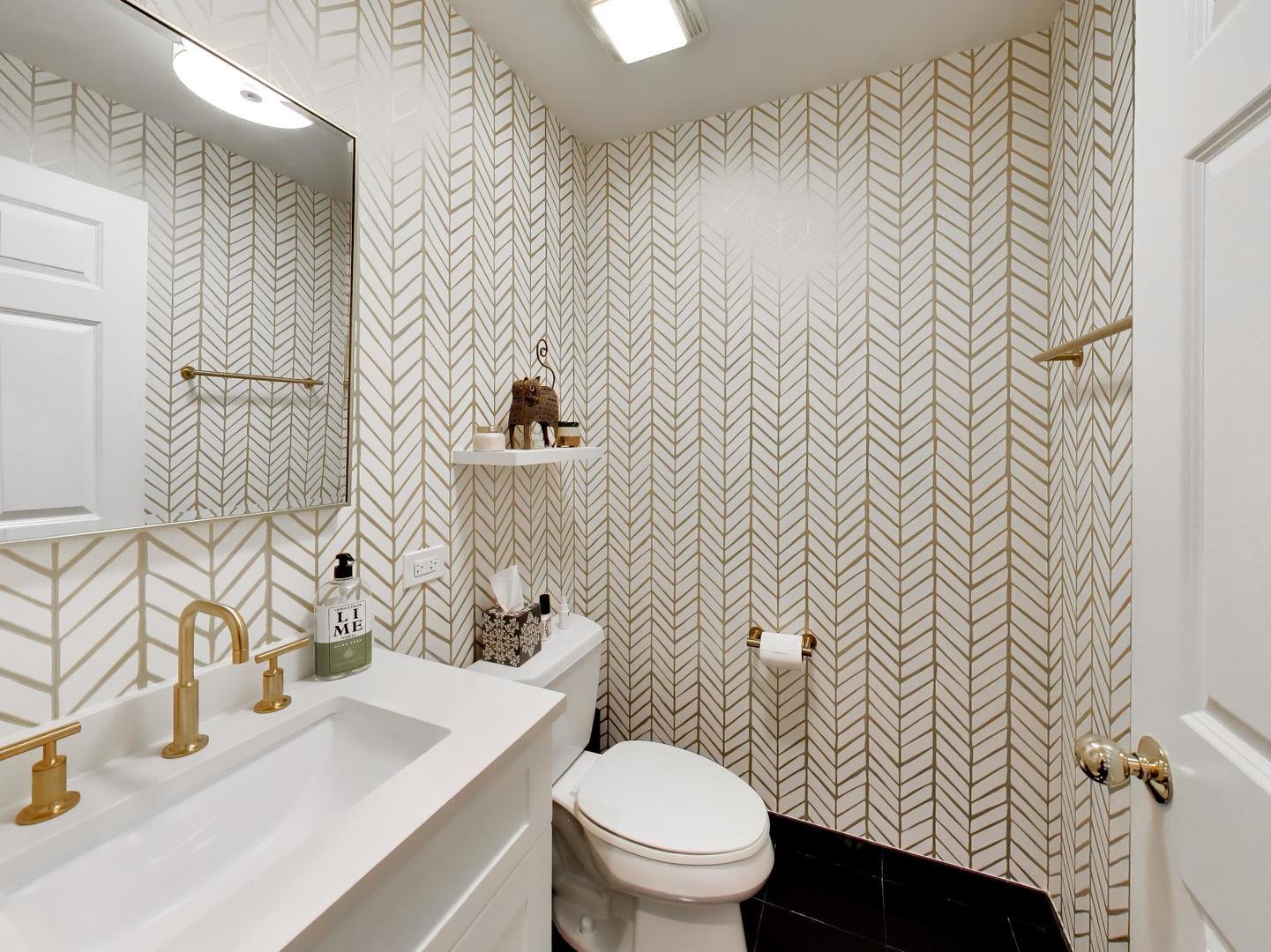 1107 Greenleaf Avenue 2i Property Photo 6