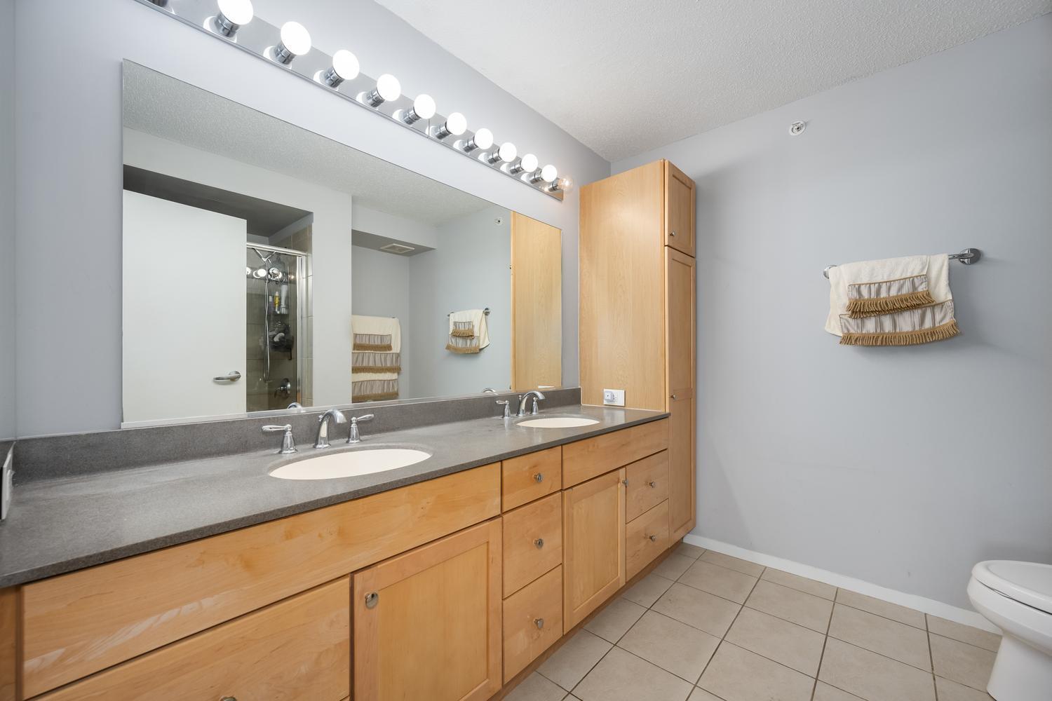 9715 Woods Drive 1403 Property Photo 12