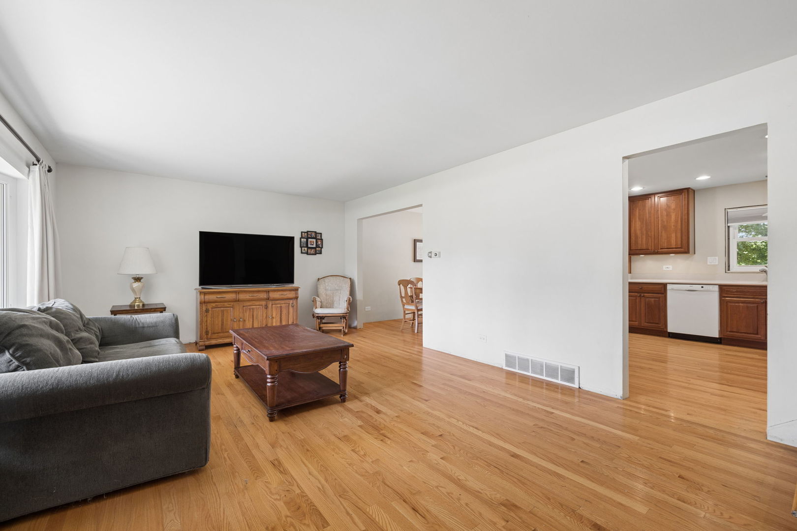 4415 Yender Avenue Property Photo 6
