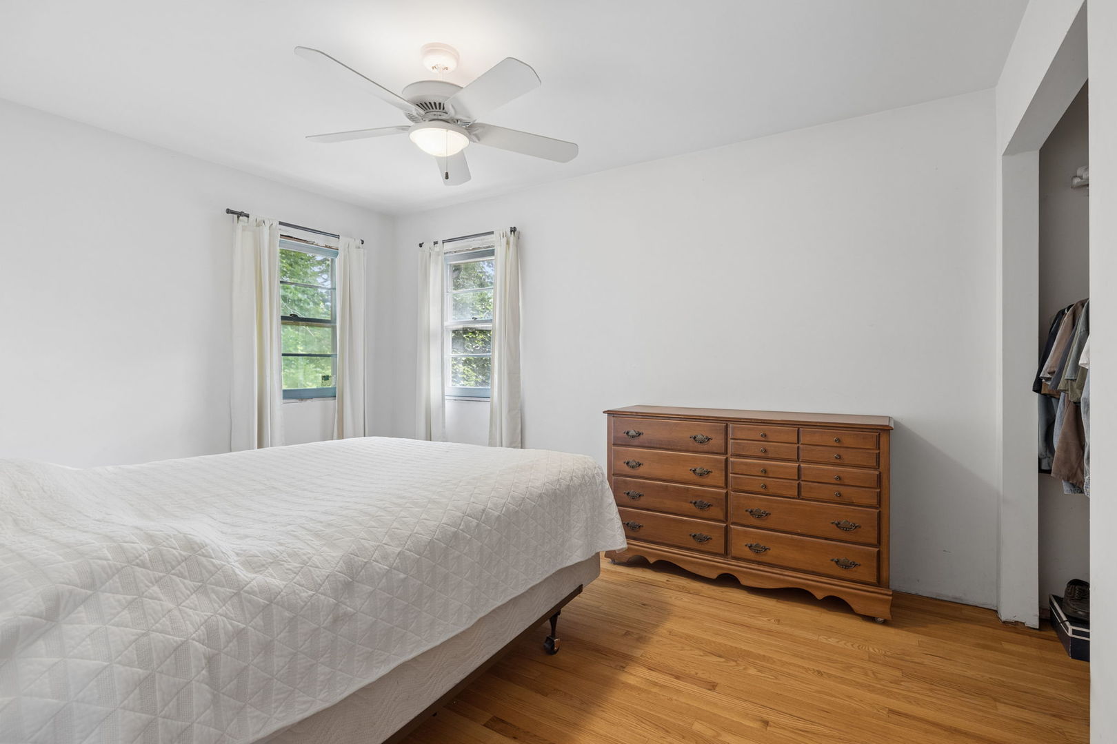 4415 Yender Avenue Property Photo 14