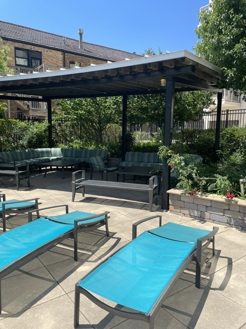 3930 N Pine Grove Avenue 707 Property Photo 31