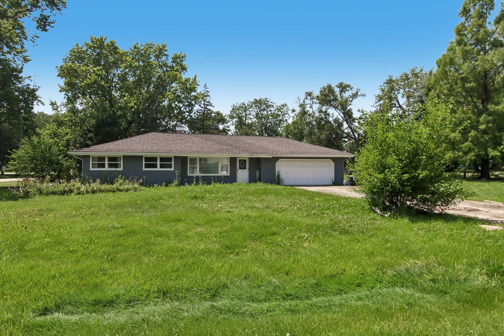 2n418 Amy Avenue Property Photo 1