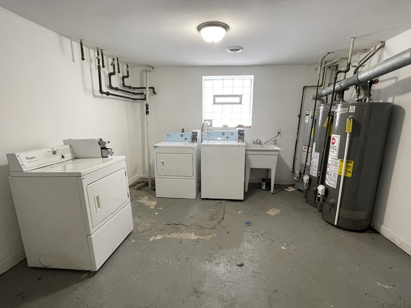 4155 W Roscoe Street Property Photo 5