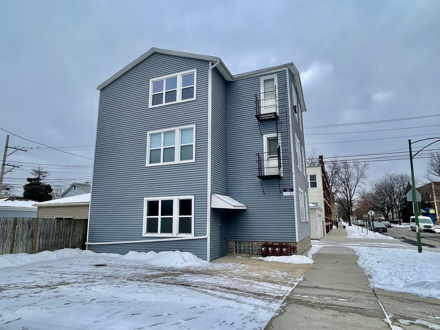 4155 W Roscoe Street Property Photo 7