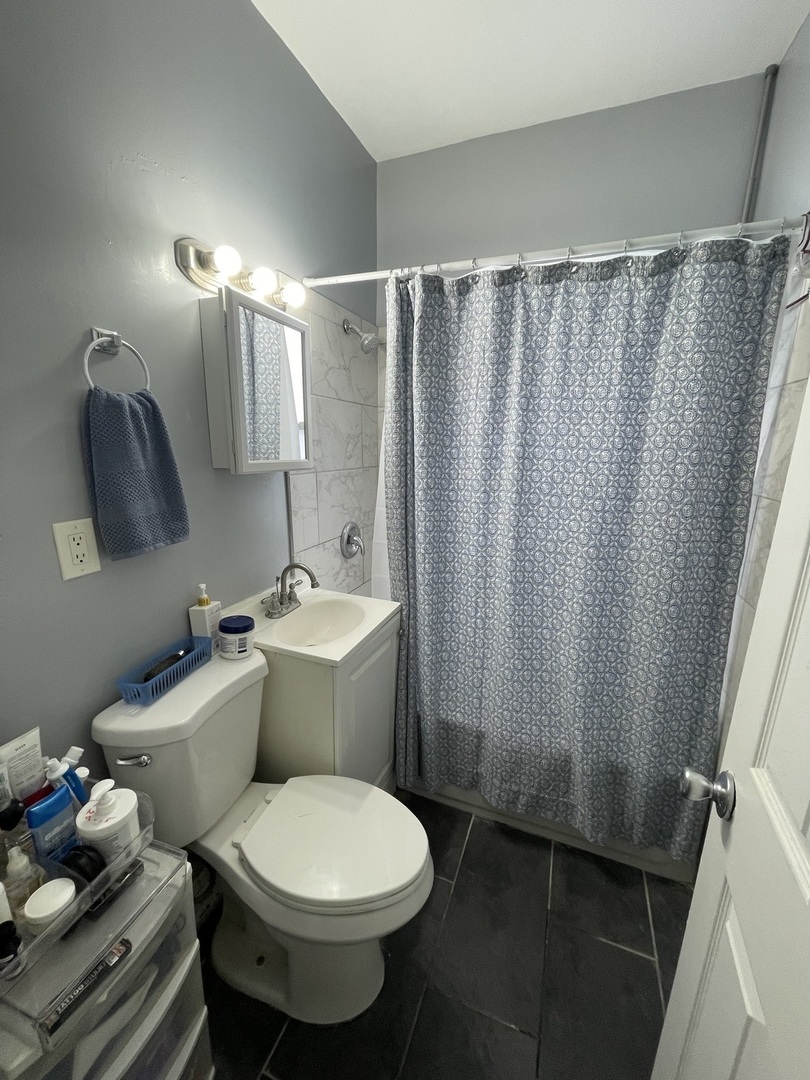 4155 W Roscoe Street Property Photo 9