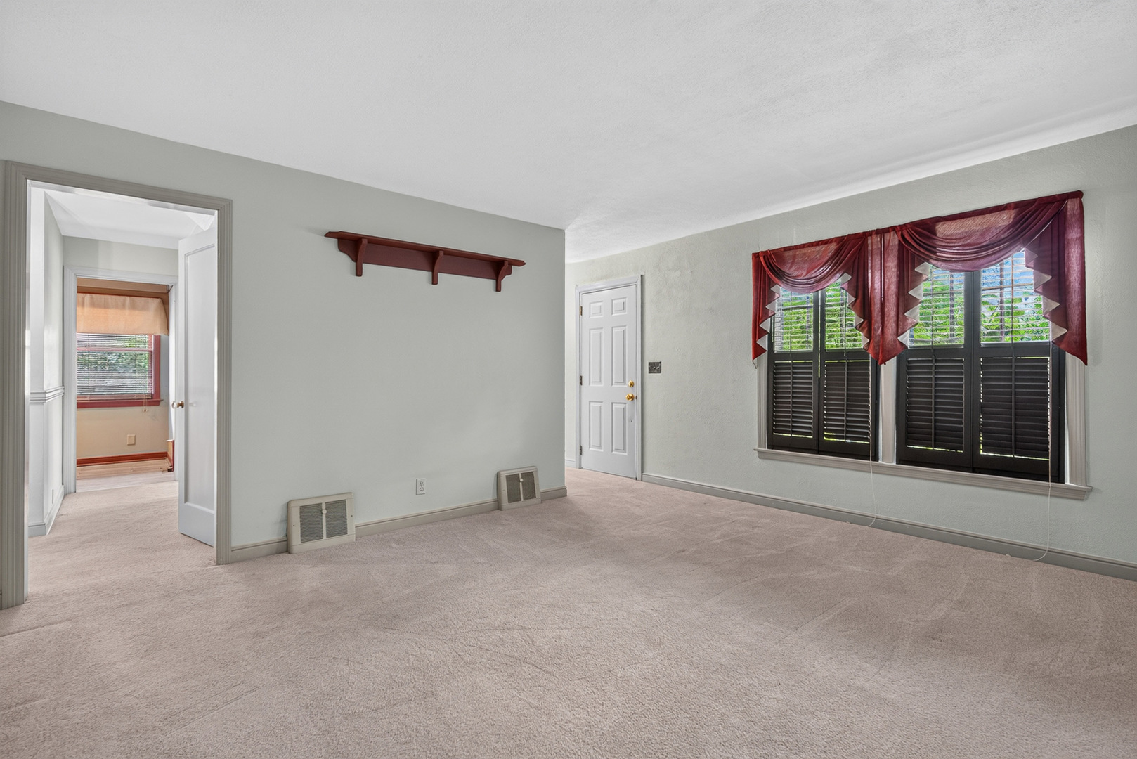 474 Sunset Drive Property Photo 3