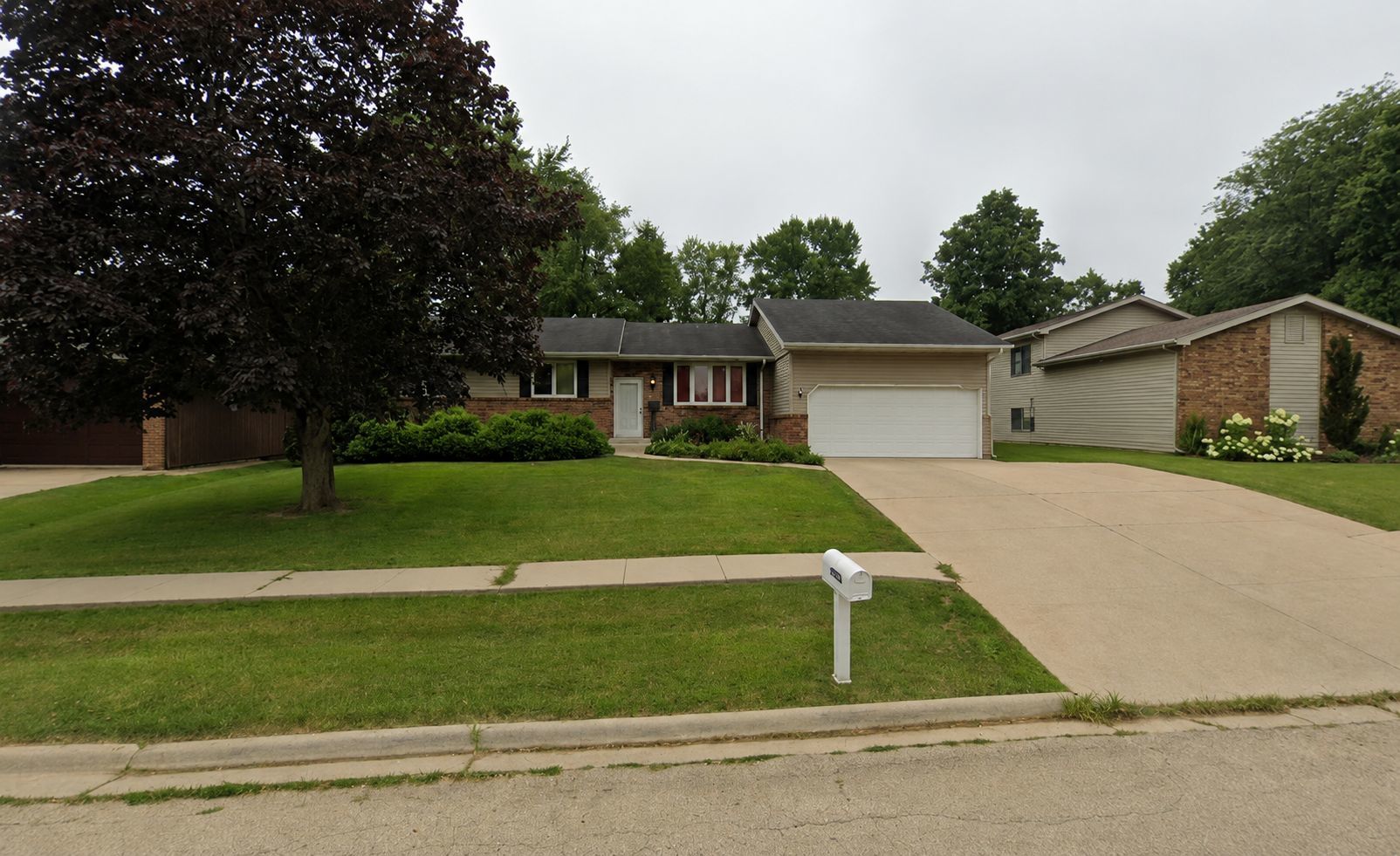 2025 Winchester Drive Property Photo 7