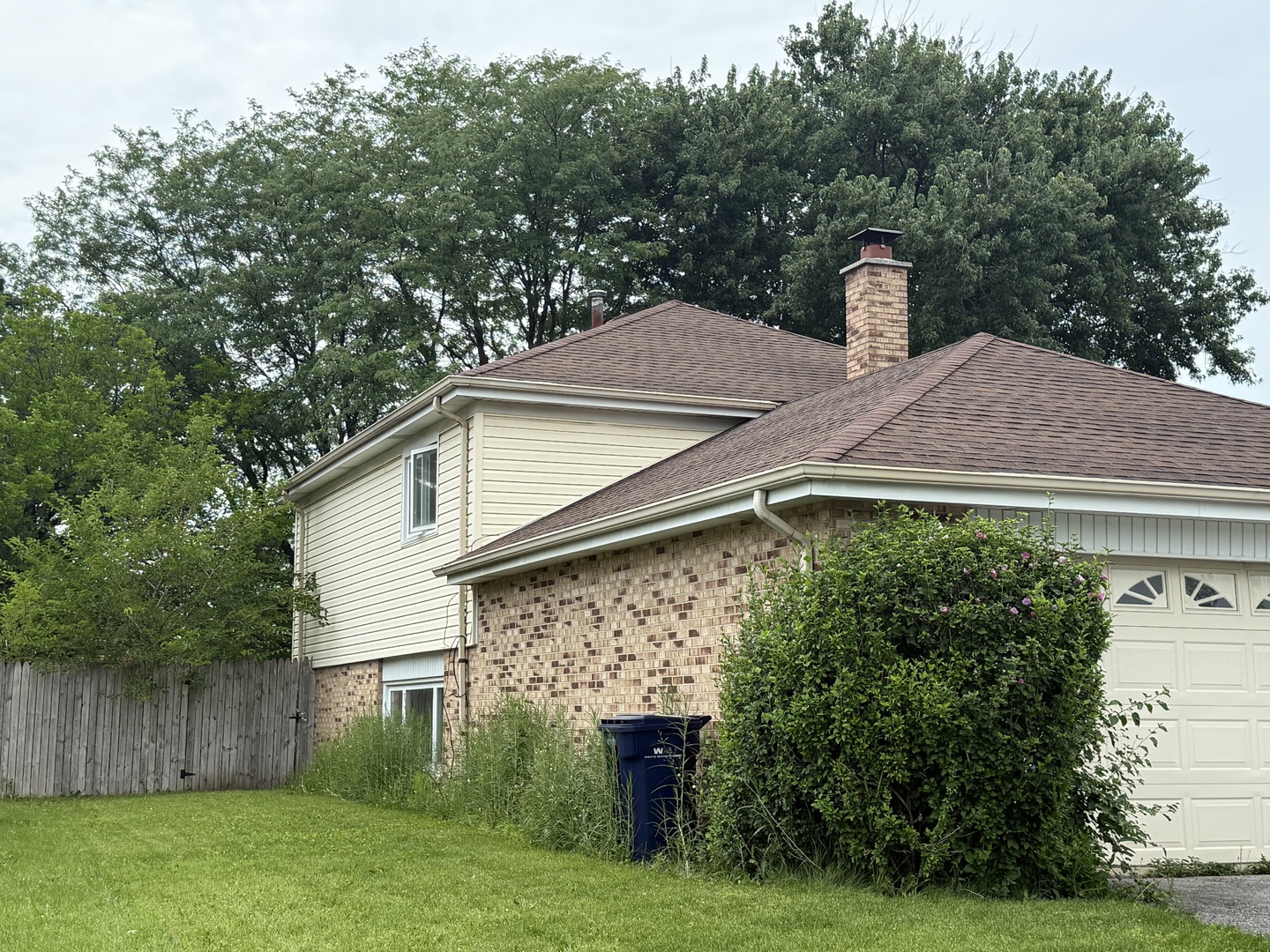 15226 Oxford Drive Property Photo 2