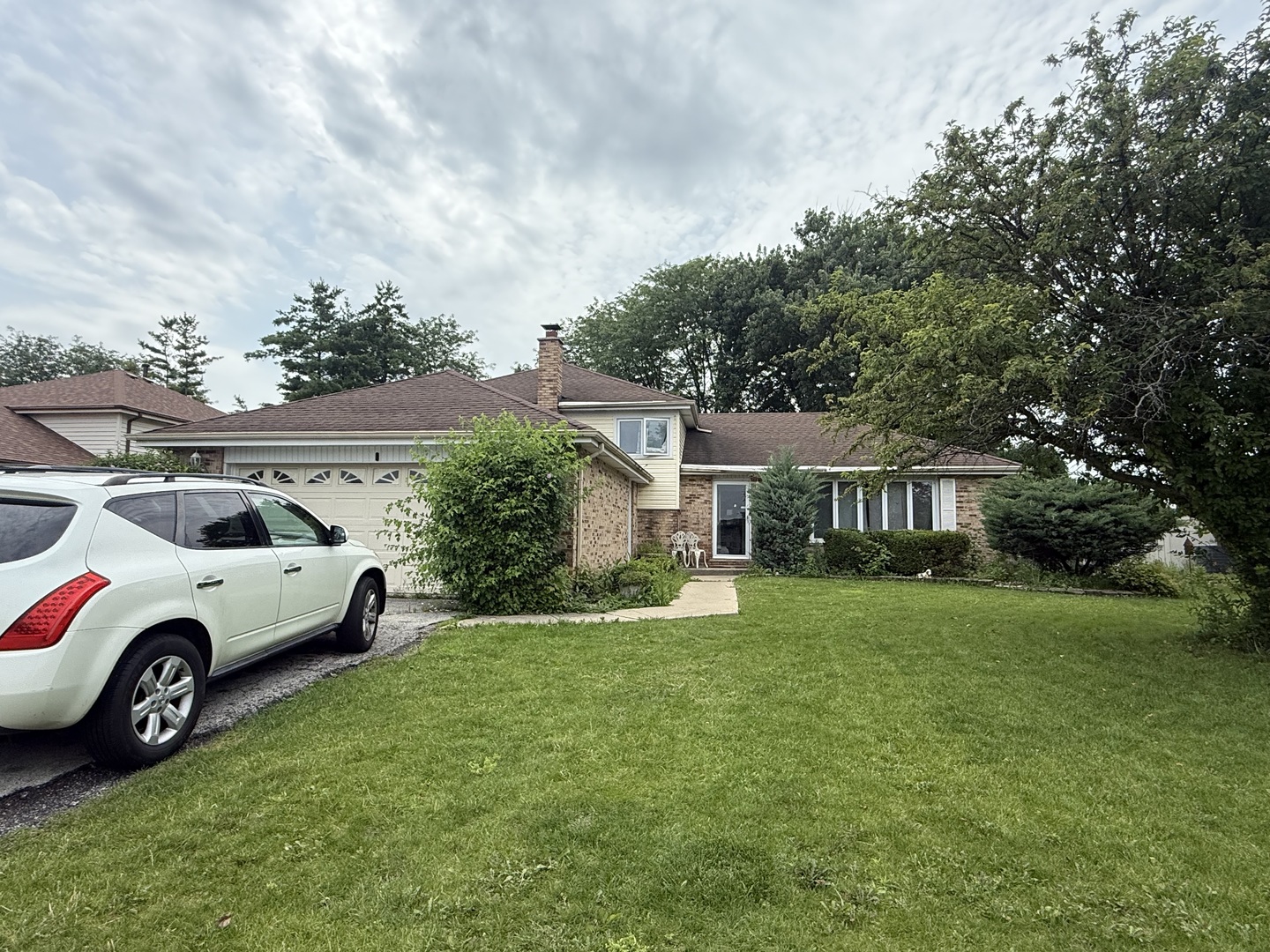 15226 Oxford Drive Property Photo 3