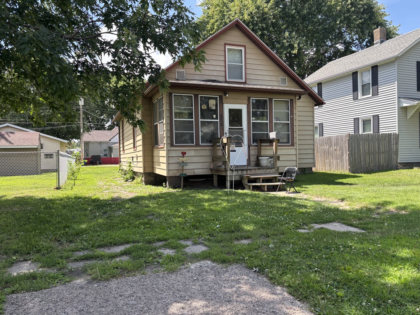 747 20th Street Property Photo 1