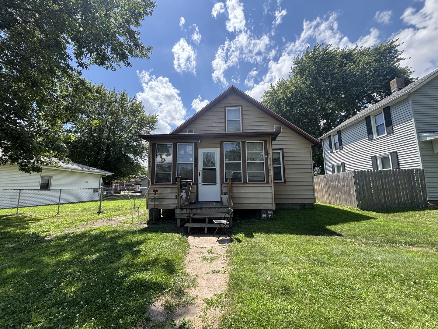 747 20th Street Property Photo 2