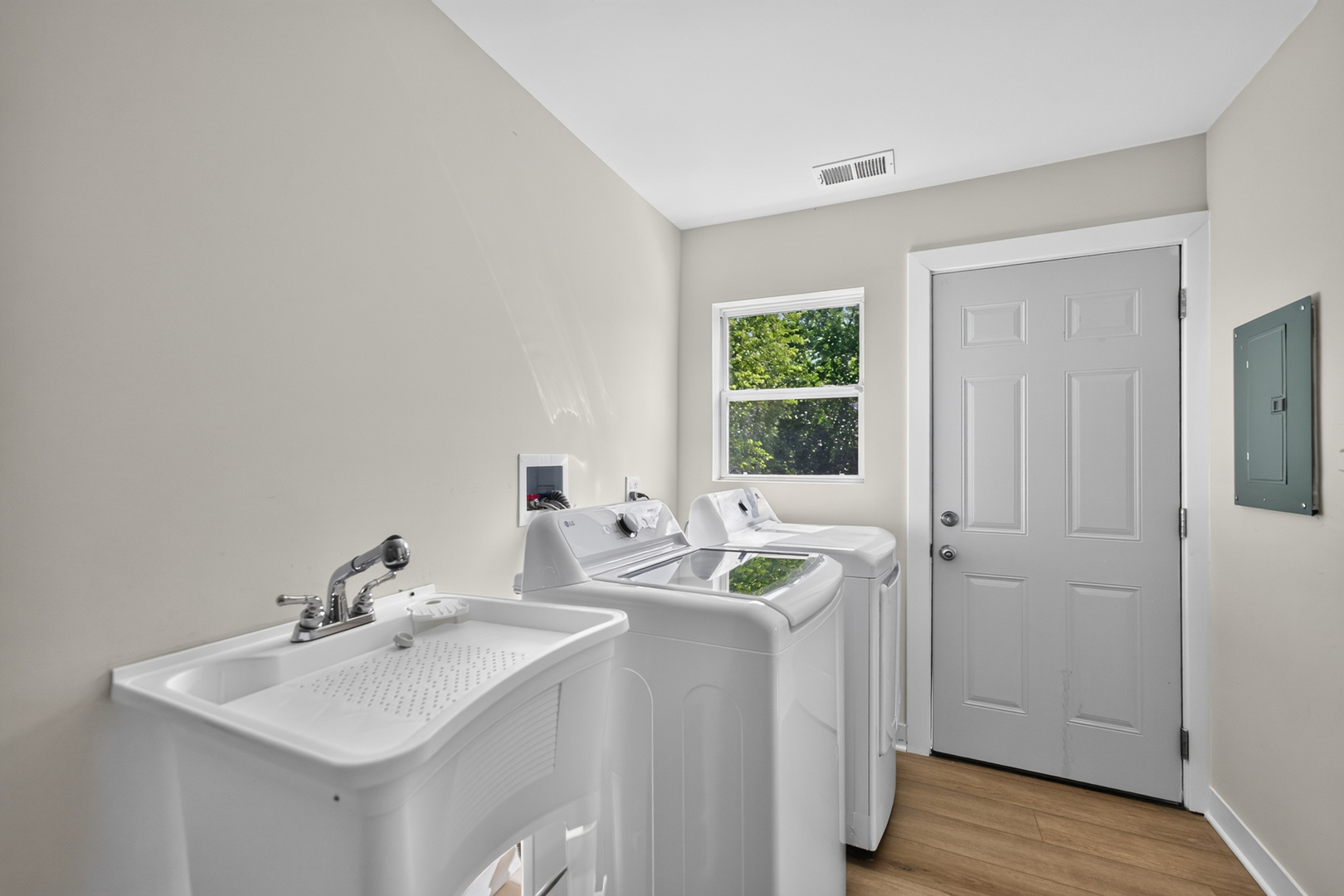 213 May Street Property Photo 16