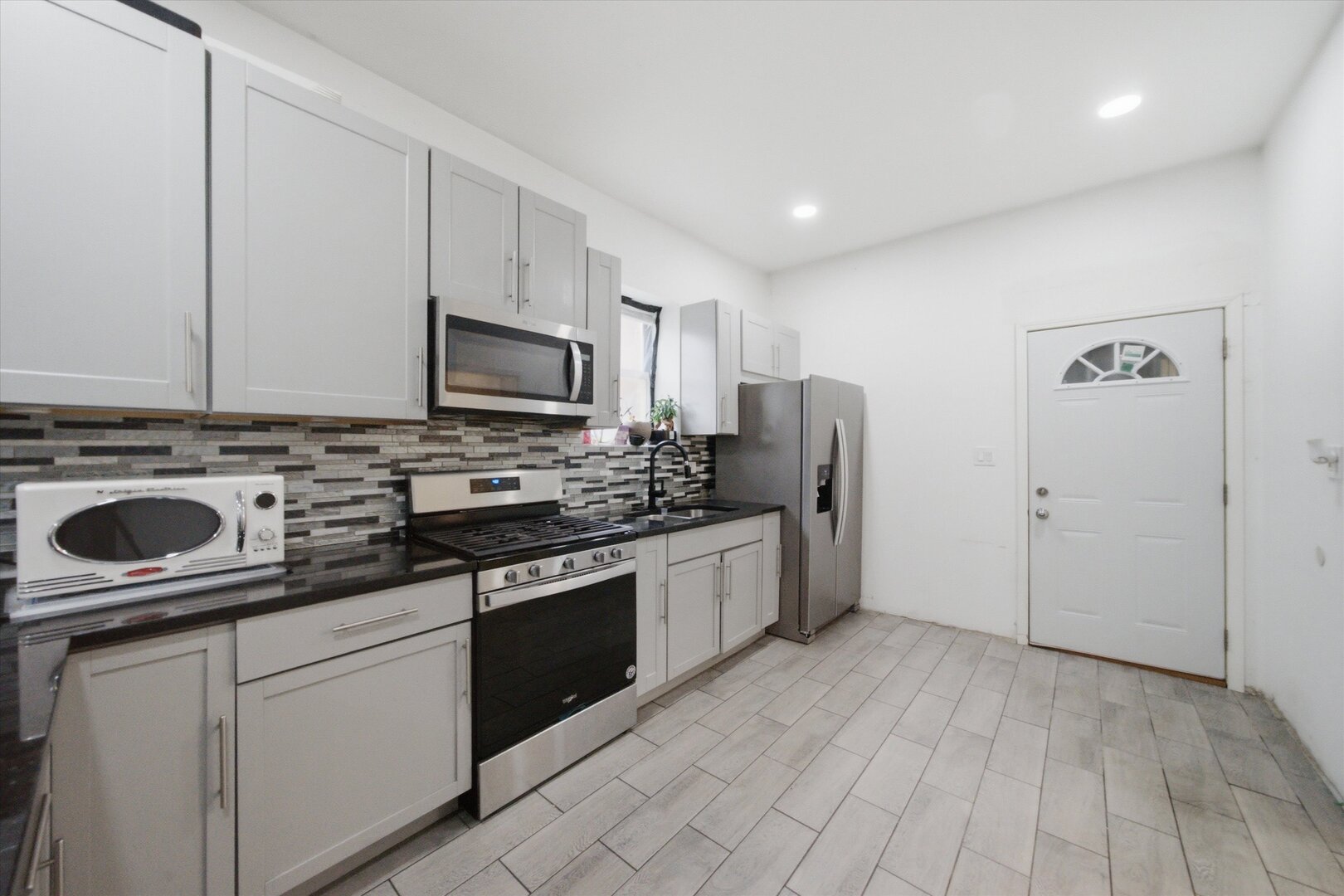 1300 N Monticello Avenue Property Photo 7