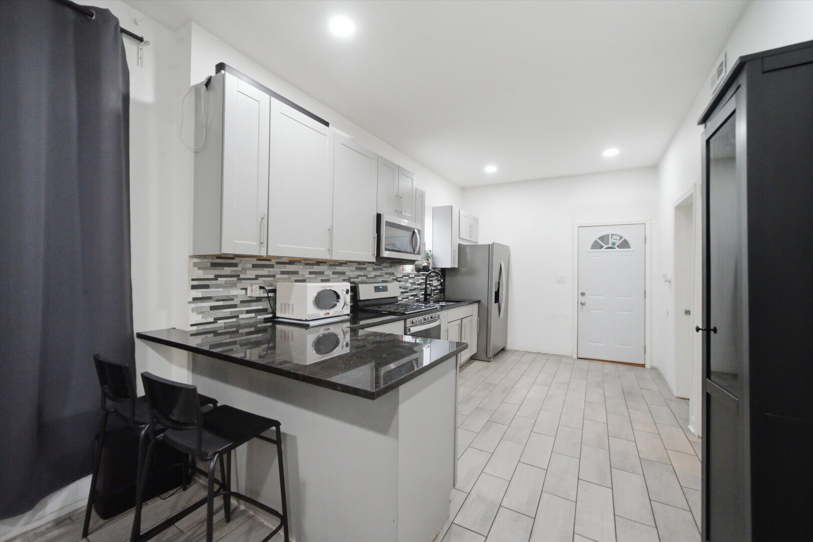 1300 N Monticello Avenue Property Photo 8