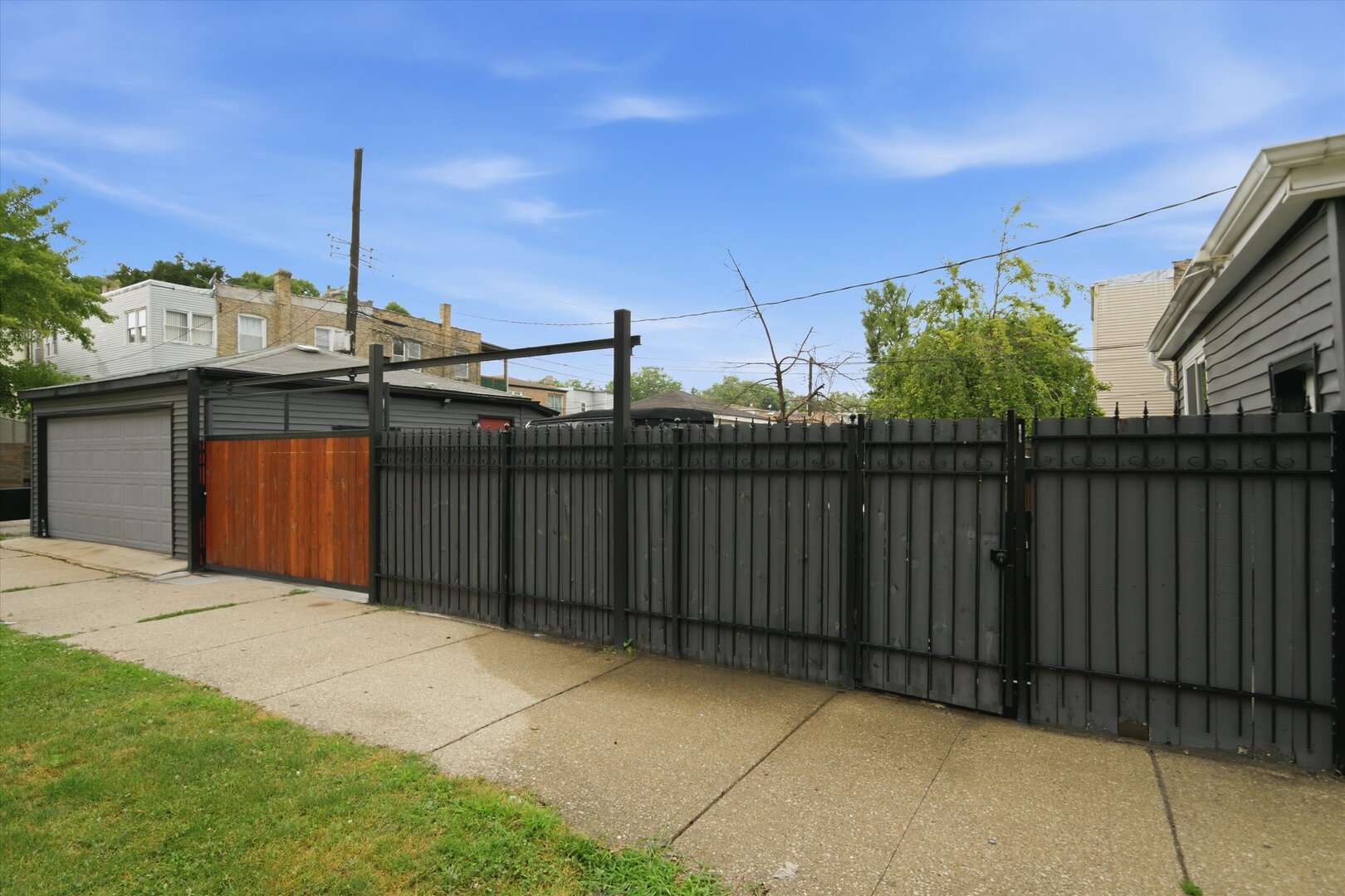 1300 N Monticello Avenue Property Photo 15