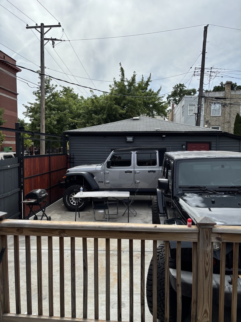 1300 N Monticello Avenue Property Photo 16