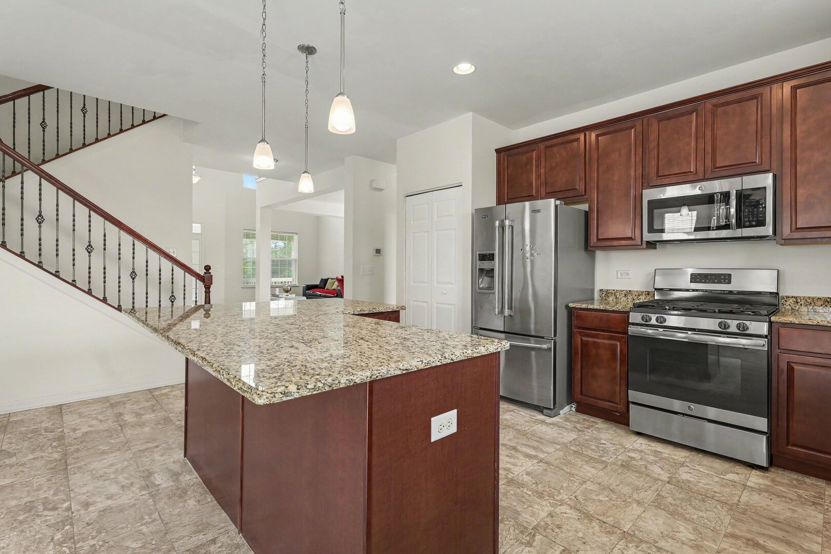 3575 Fletcher Lane Property Photo 6