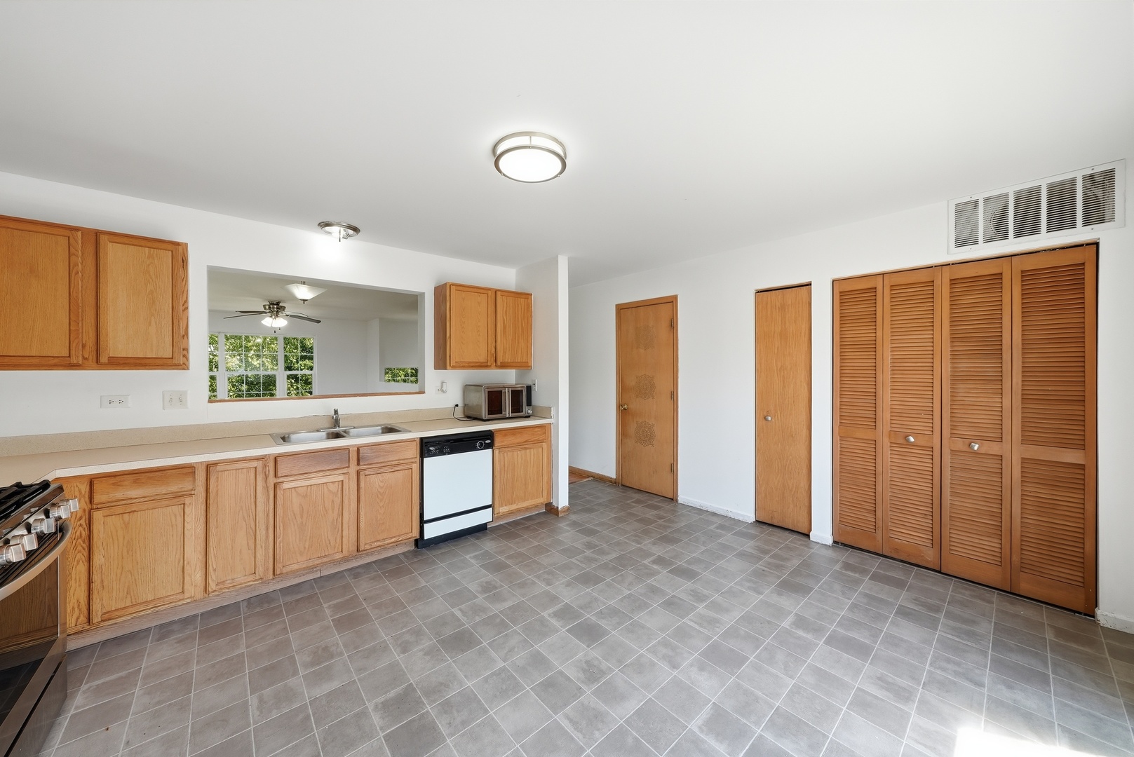 531 Meadow Lily Drive Property Photo 8