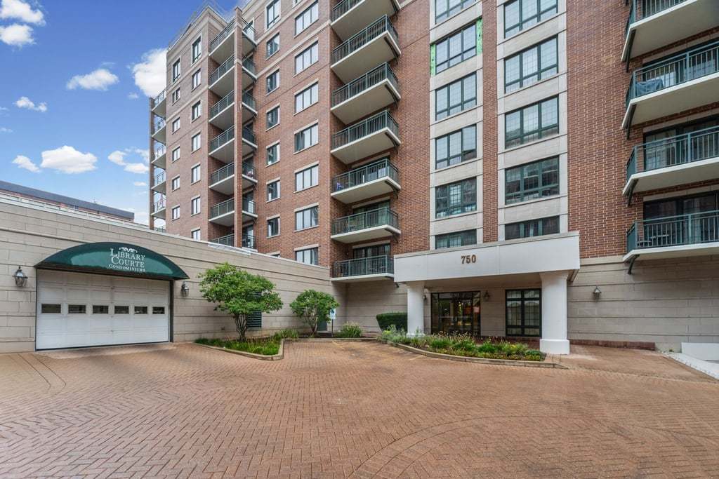 750 Pearson Street 208 Property Photo 1