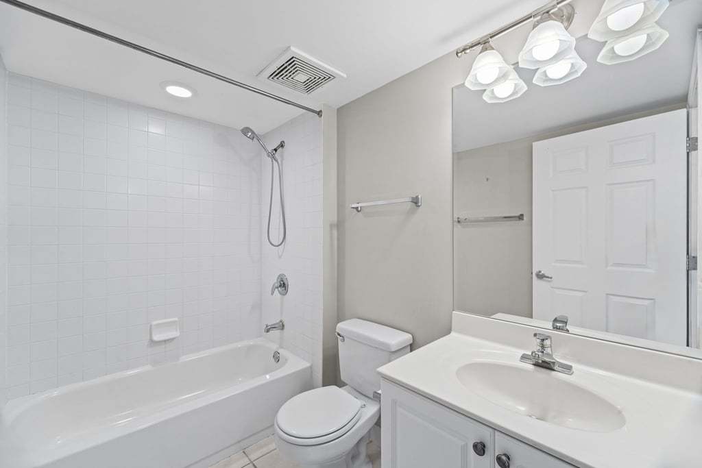 750 Pearson Street 208 Property Photo 24