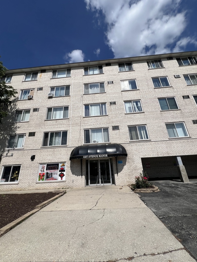 1227 S Harlem Avenue 210 Property Photo 1