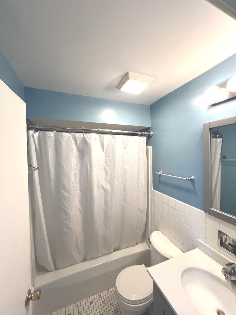 1227 S Harlem Avenue 210 Property Photo 10
