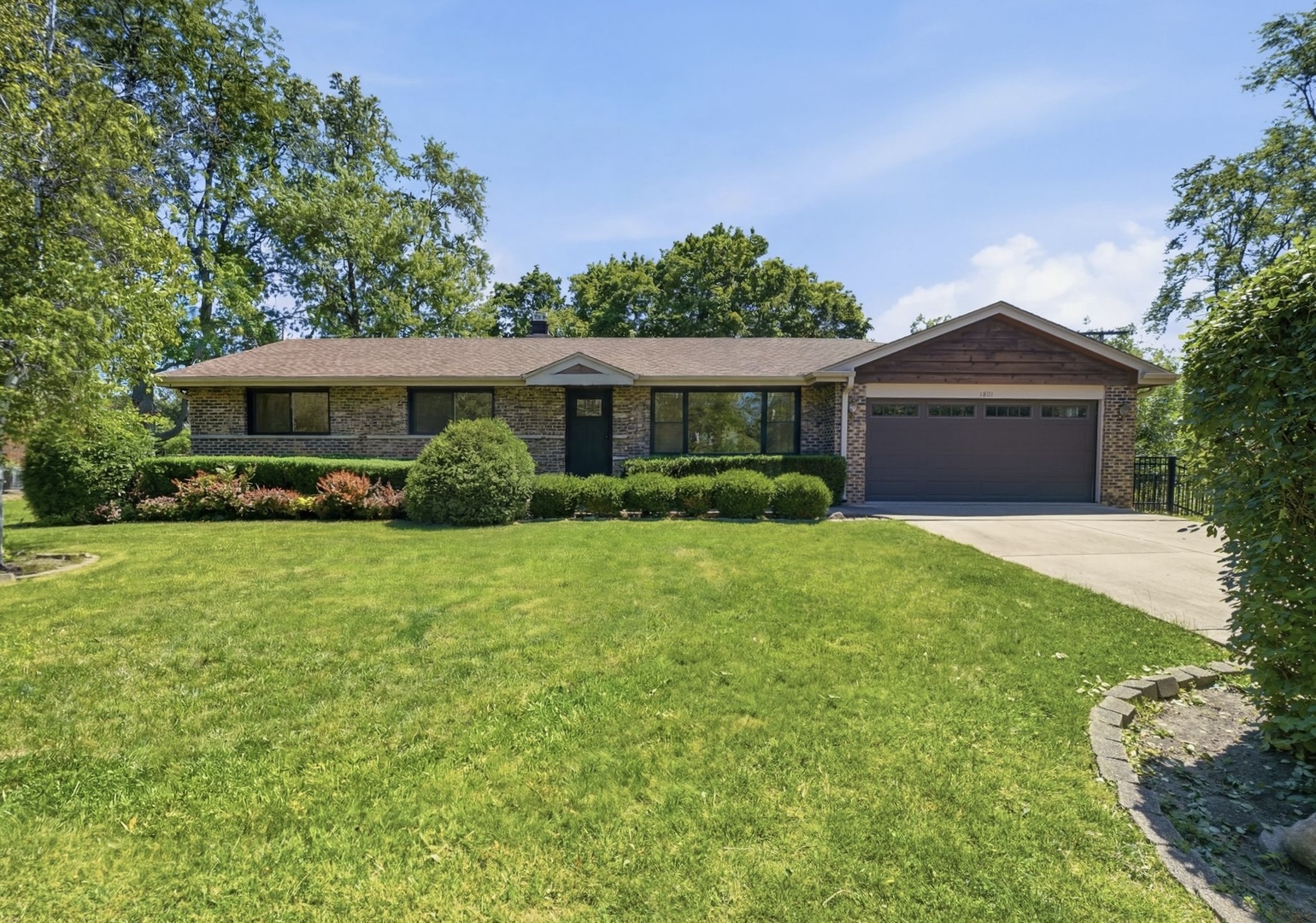 1801 N Iris Drive Property Photo 1