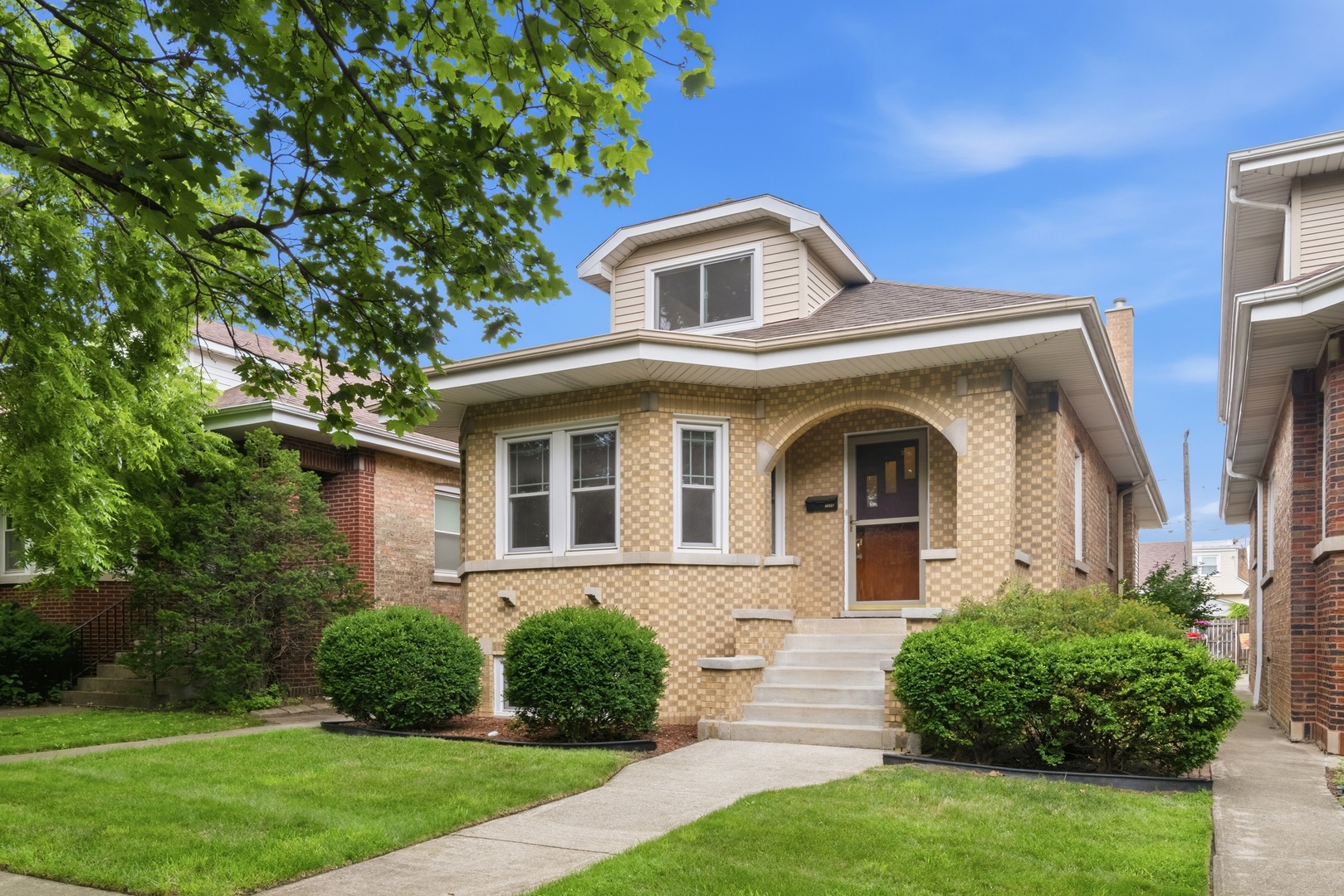 7236 W Pratt Avenue Property Photo 1
