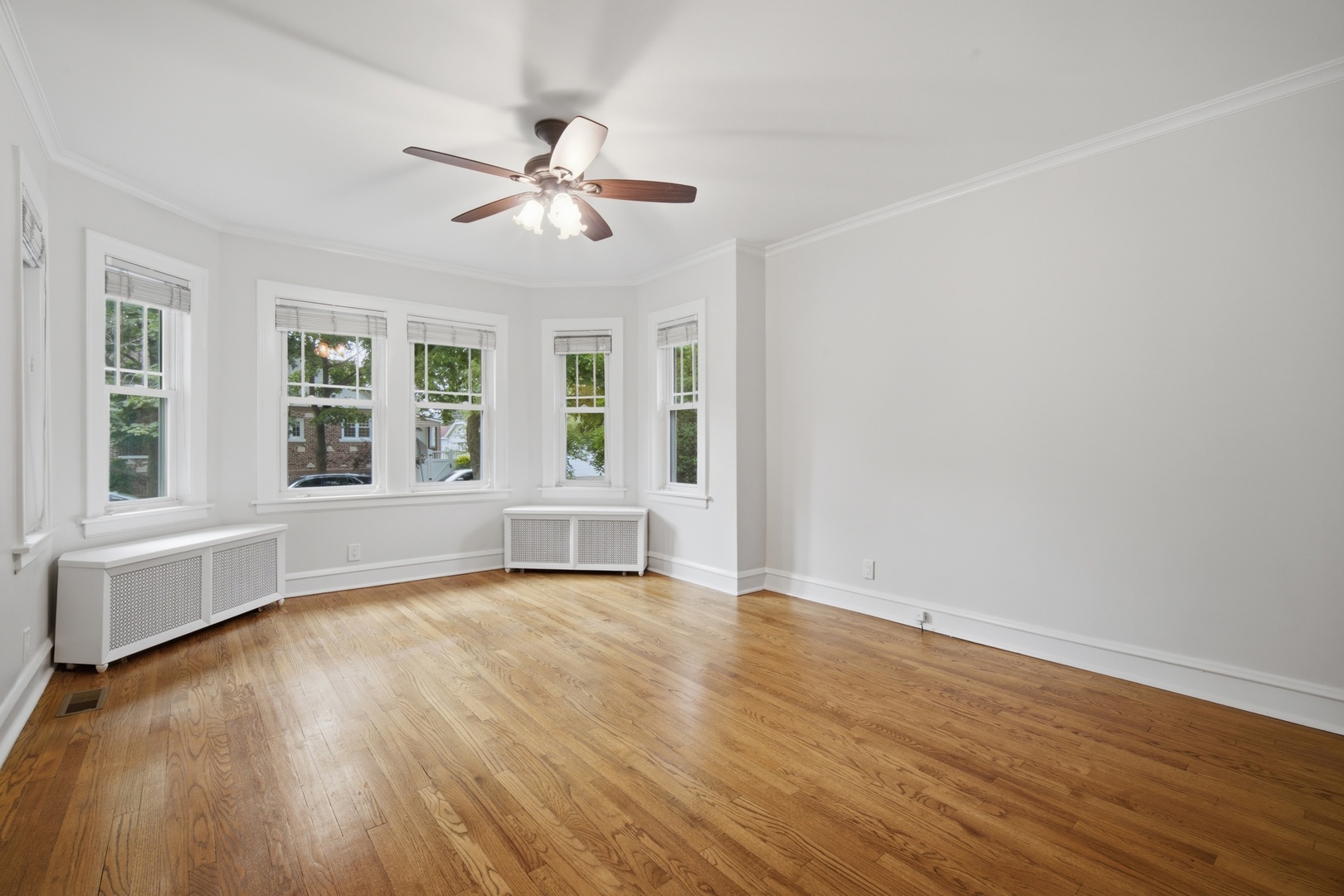 7236 W Pratt Avenue Property Photo 2