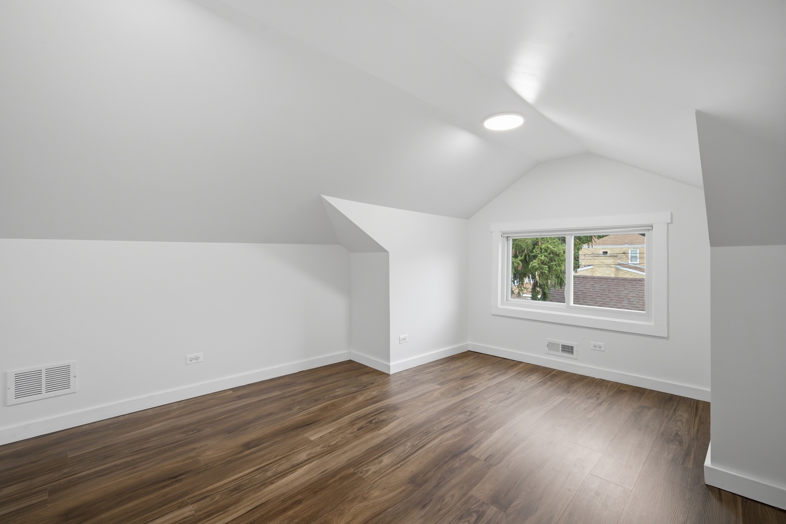 7236 W Pratt Avenue Property Photo 13