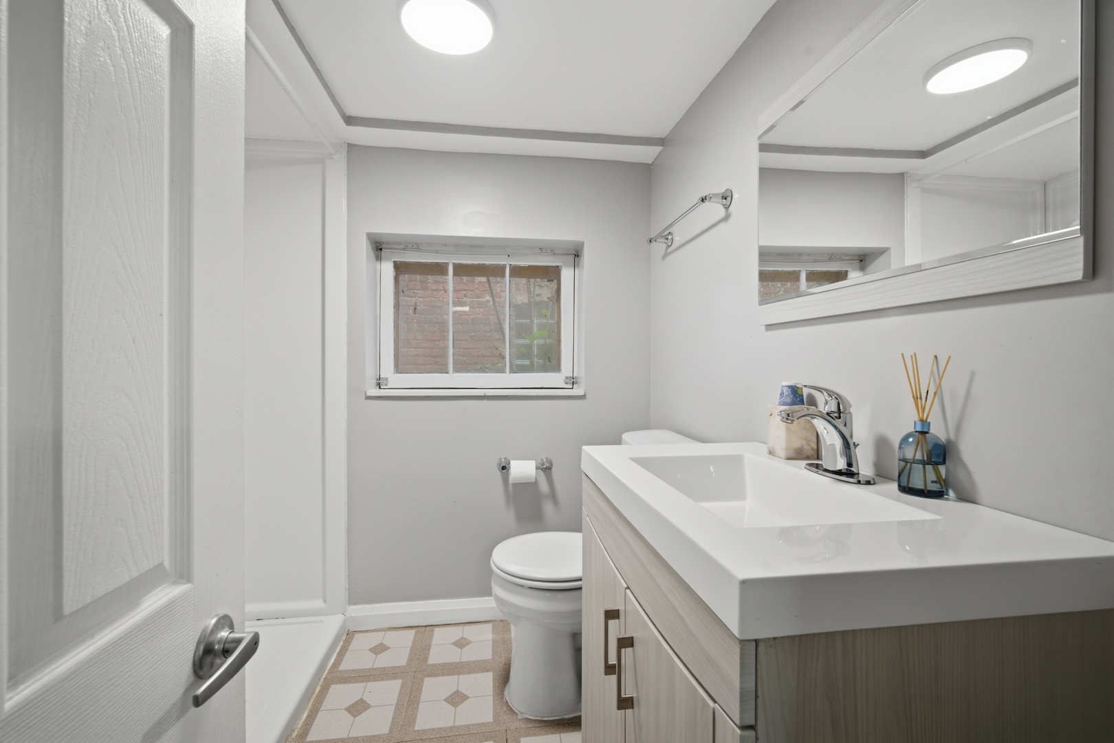 7236 W Pratt Avenue Property Photo 17