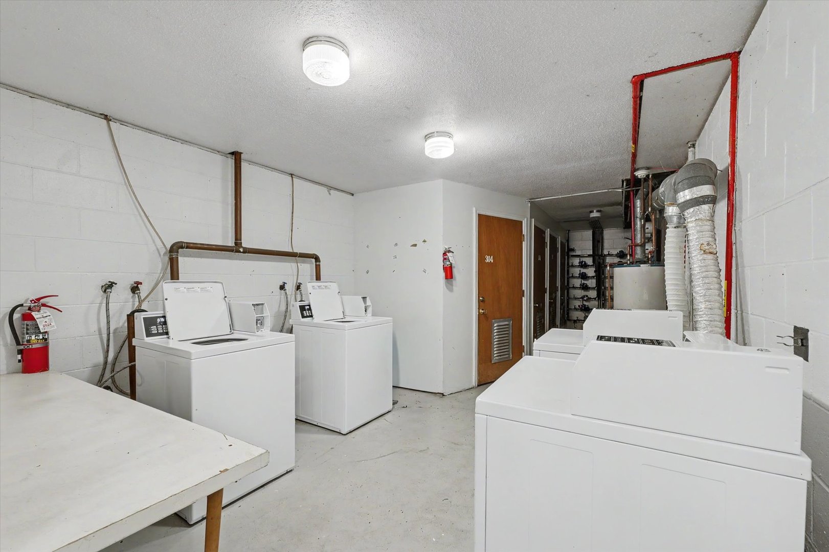 1002 E Harding Drive 101 Property Photo 3
