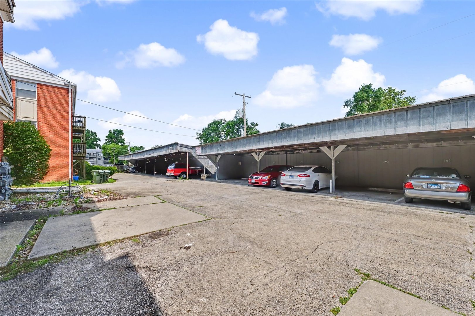 1002 E Harding Drive 101 Property Photo 4